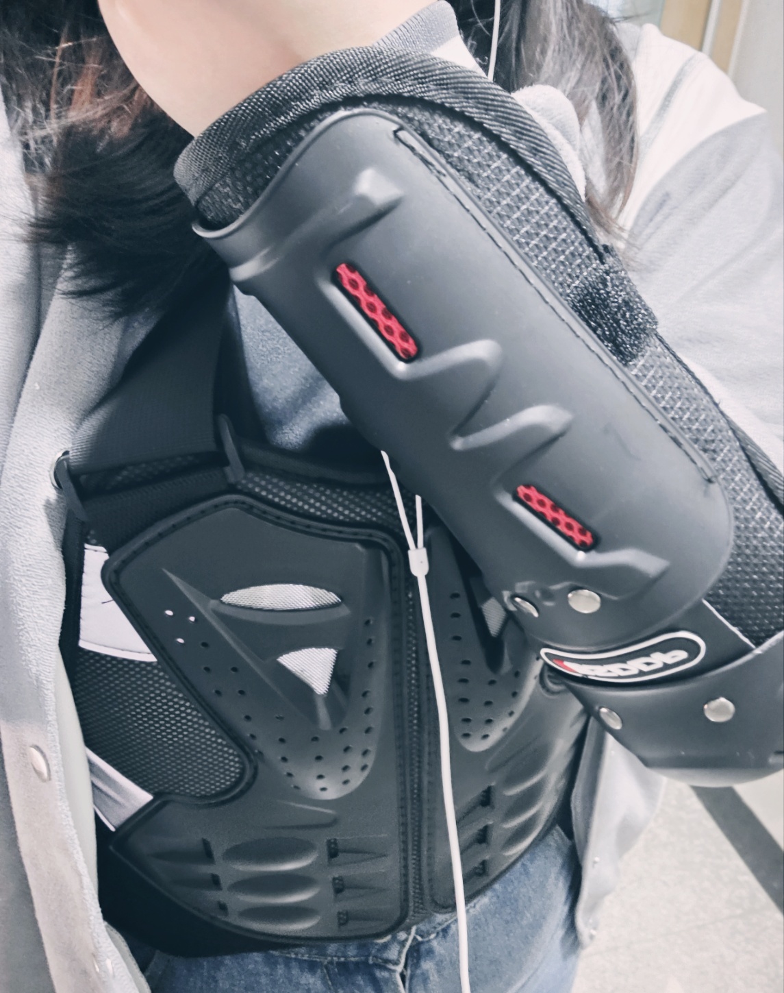 갑옷 같고 멋있는 보호 장비